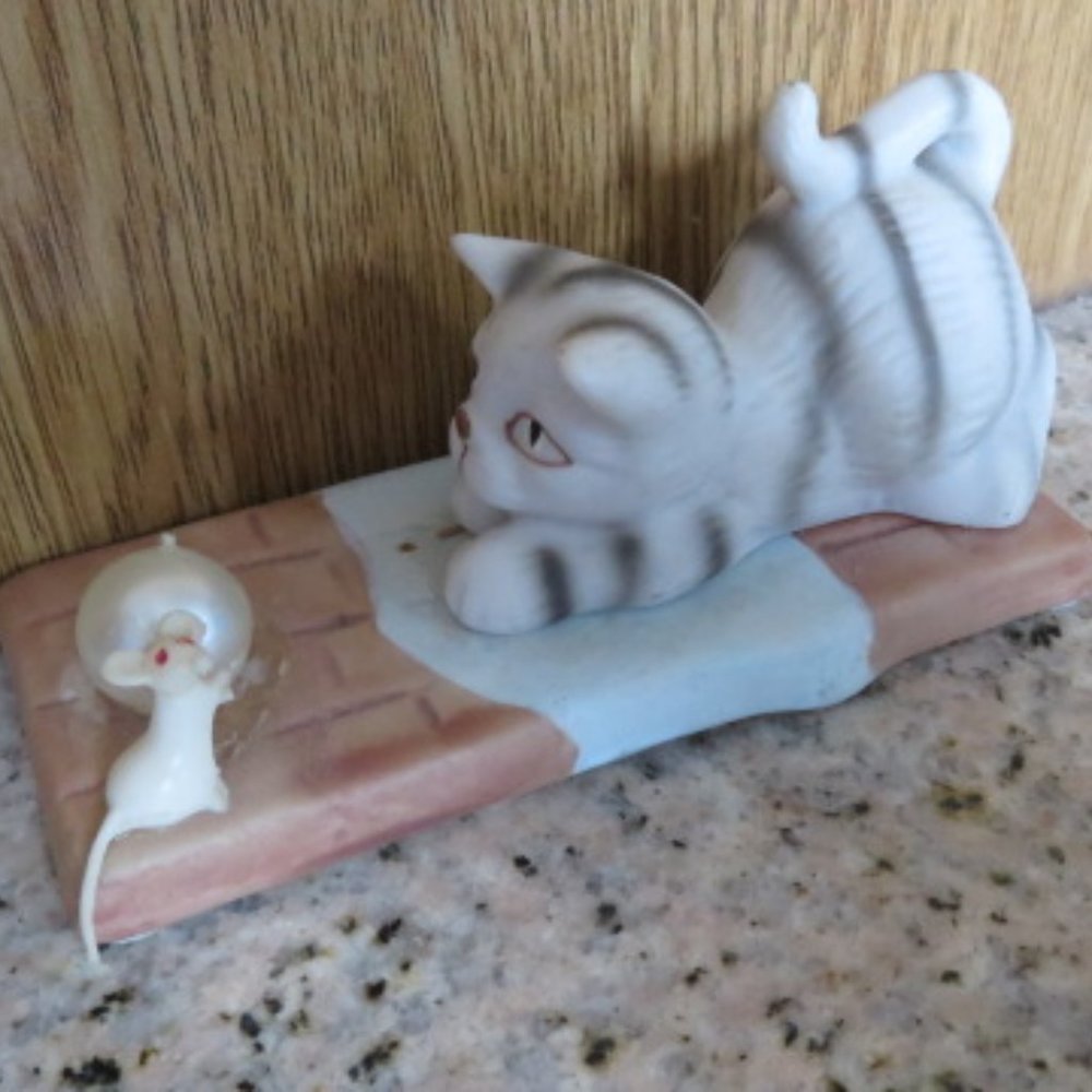 CAT and MOUSE Ceramic & Plastic Ornament (K184)